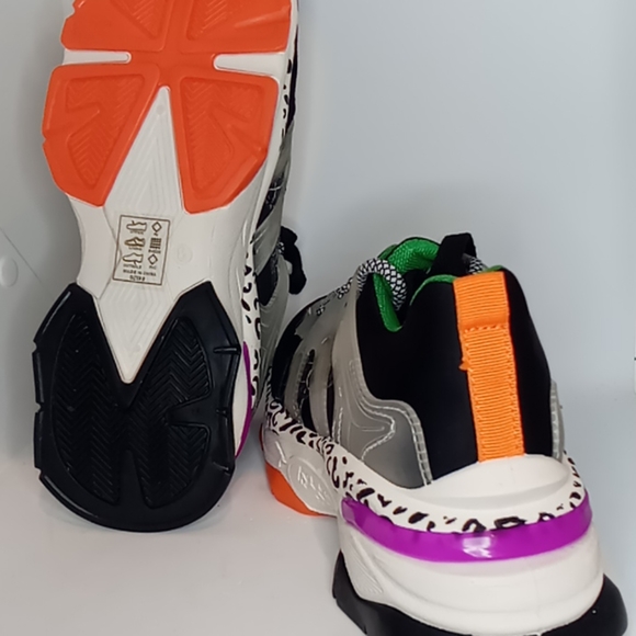 NWB AZALEA WANG FAUX SUEDE ACCENTS SNEAKERS - Picture 8 of 12